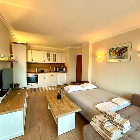 Royal Dreams Apartments, Sunny Appartement *