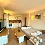 Royal Dreams Apartments, Sunny Apartment *